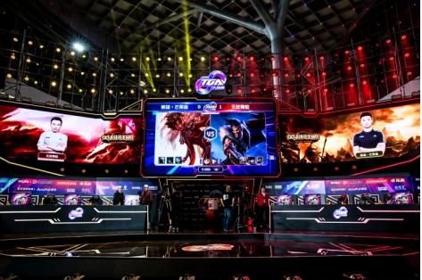 的对决中展 的对决中展