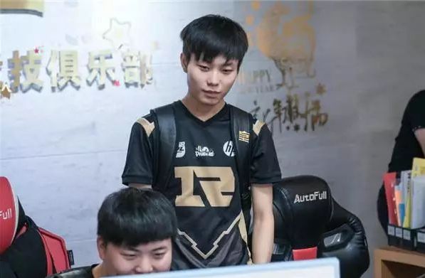 策应 策应
